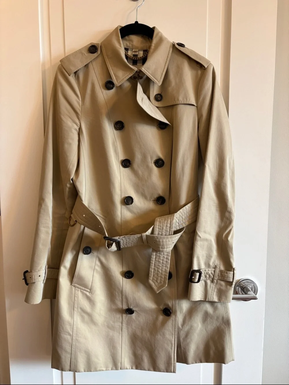 Women’s Burberry Sandringham Khaki Trench Coat - Picture 1 of 5